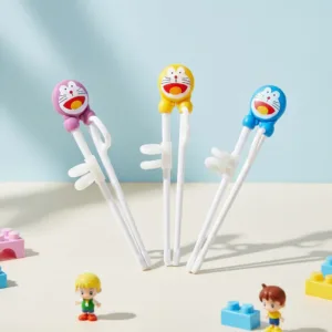 Đũa tập ăn cho bé hàng xuất nhật đũa tập gắp xỏ ngón cao cấp kiểu nhật nhỏ gọn vừa tay dễ dàng hình Doraemon - MejCare